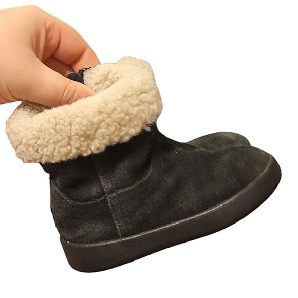 Ugg Kid's Black Suede Jorie Zip Up Booties - Picture 1 of 8